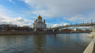 俄罗斯莫斯科救世主大教堂主教路桥的全景视图.2017 年 4 月 24 日