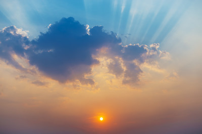 与太阳光线好天空日落