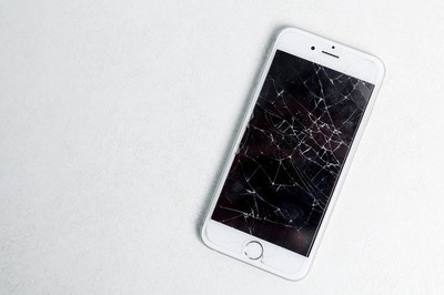 智能手机显示器损坏模拟.手机死机和刮伤.电话显示玻璃命中