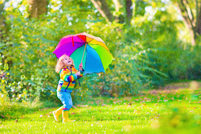 雨伞的小女孩