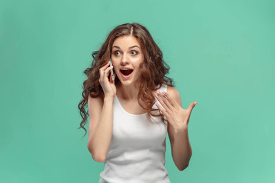 年轻女人肖像与快乐情绪