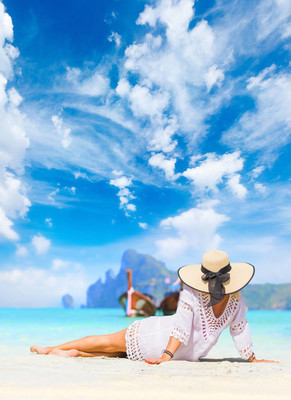 在泰国海滩的女人